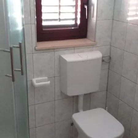 Vojni - With Pool Appartement *