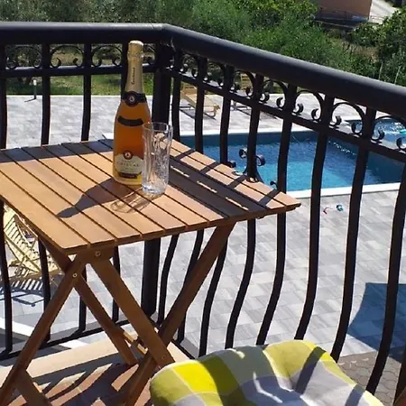 Vojni - With Pool Appartement Privlaka (Zadar)