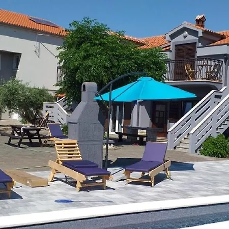 Appartement Vojni - With Pool