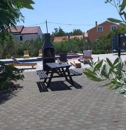 Appartement Vojni - With Pool Privlaka (Zadar)