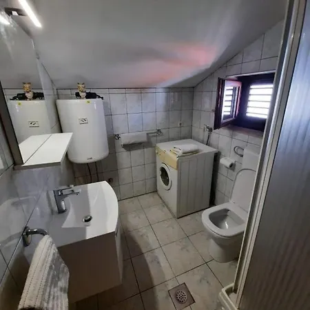 Vojni - With Pool Apartmán Privlaka (Zadar)